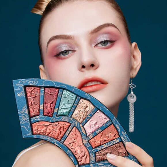 FLORASIS FLORAL ENGRAVING BEAUTY GODDESS SHADOW PALETTE "THE ENCOUNTER" - Picture 3 of 3